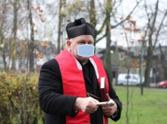 Zamiast odwiedzin duszpasterskich msze za domowników? Ustalenia wkrótce