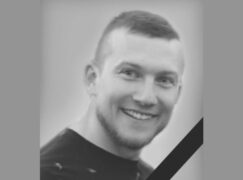 Koledzy z policji żegnają tragicznie zmarłego sierżanta Jakuba Opieczyńskiego